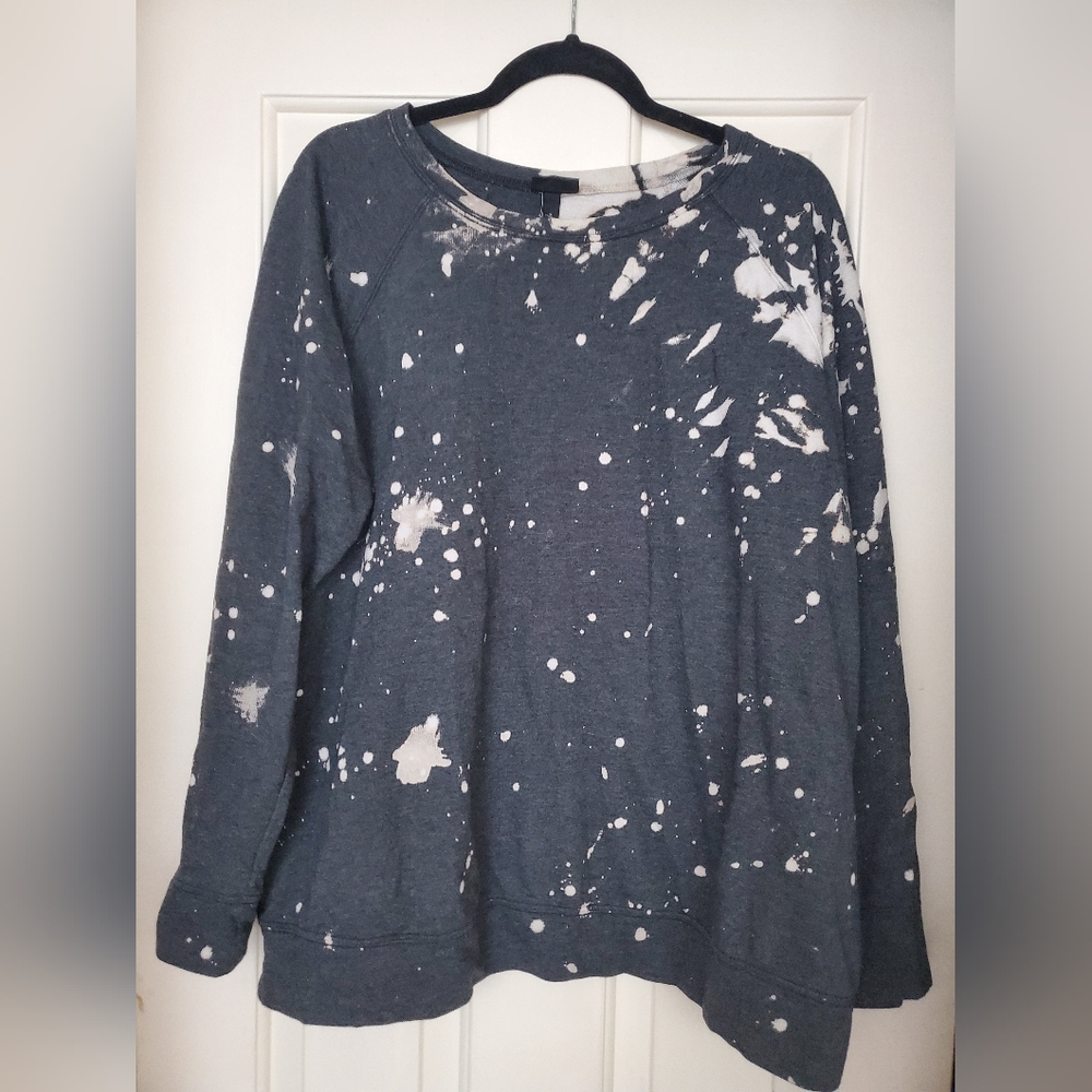 LAST CALL!!! *like new* SUPER CUTE TORRID  SIZE 2  DARK GRAY BLEACHED SWEATSHIRT